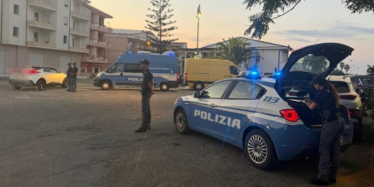 Controlli a tappeto nel Crotonese: sequestrati cocaina, marijuana, hashish ed eroina