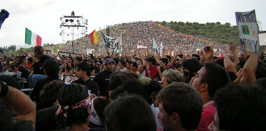 Il regalo di Vasco Rossi alla Calabria: 20 anni fa la “Woodstock del Sud” a Germaneto – VIDEO