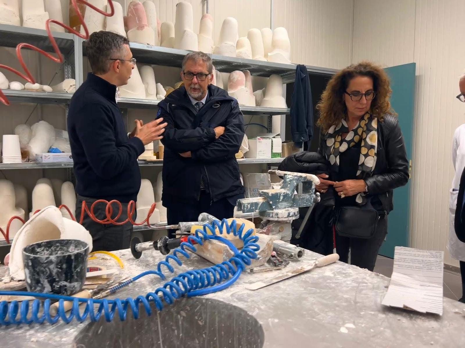 Dal centro protesi Inail di Lamezia la possibilità di aiutare Gaza, Ferro: «Motivo d’orgoglio per la Calabria»