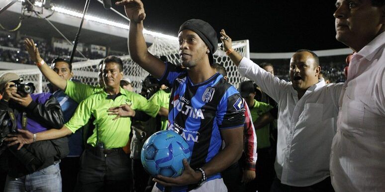 Clamoroso Ronaldinho: a 46 anni tesserato con il Ravenna in serie C. Braida: «Grande colpo»