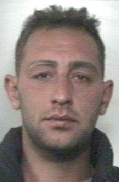 Violentata e derubata, arrestati