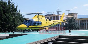 Cosenza, dopo trent’anni torna l’elisoccorso all’Annunziata. «Risparmiati fino a 30 minuti» – FOTO E VIDEO