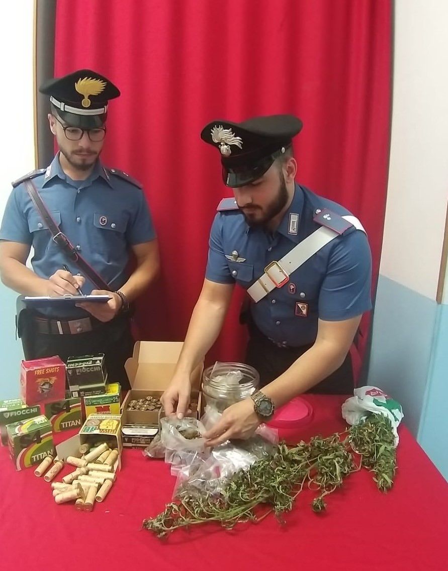 Crotone, arrestato un uomo in possesso di cartucce e droga