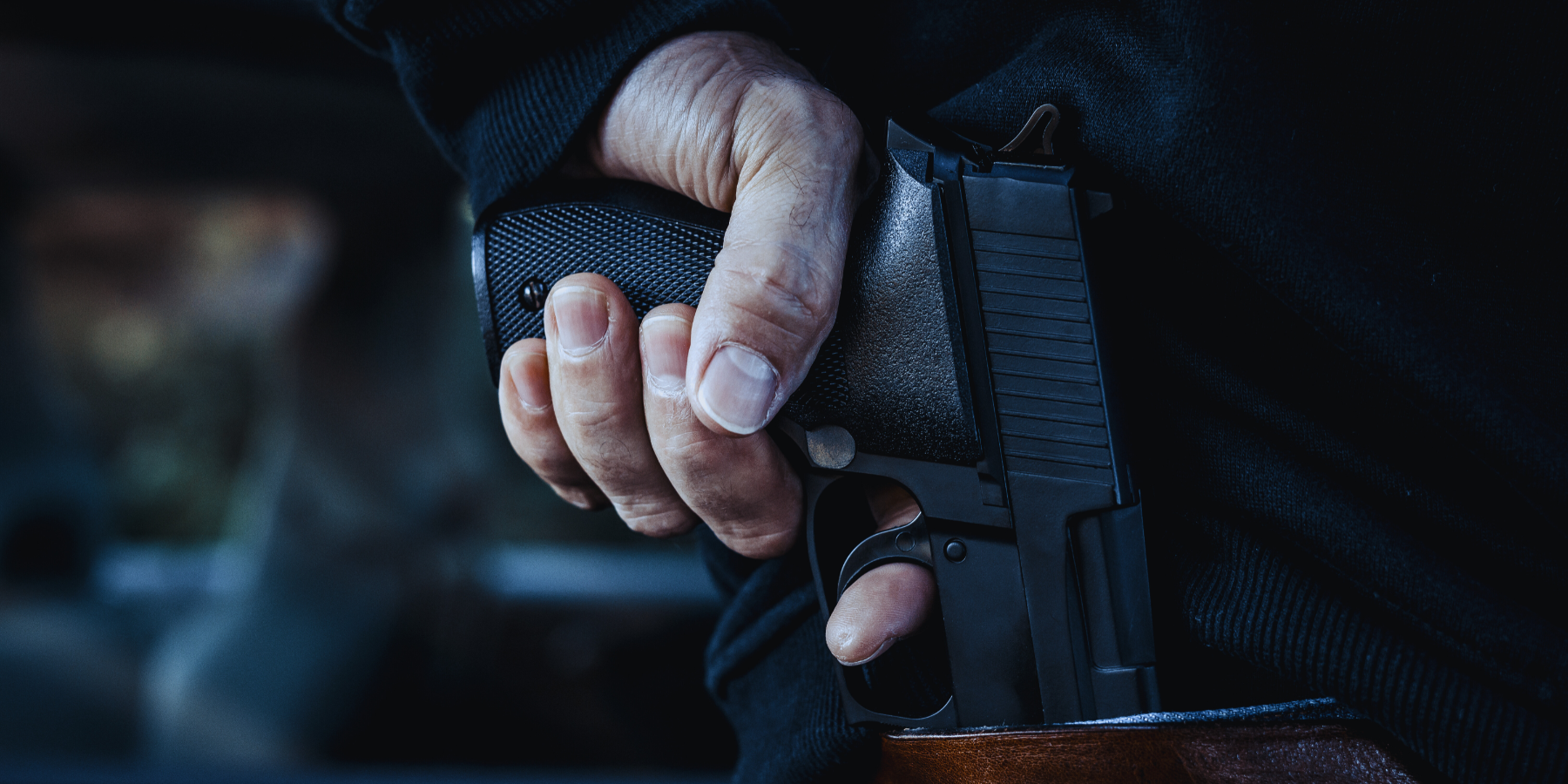 La pistola puntata contro il medico, lo “scherzo” del factotum del boss Iannazzo