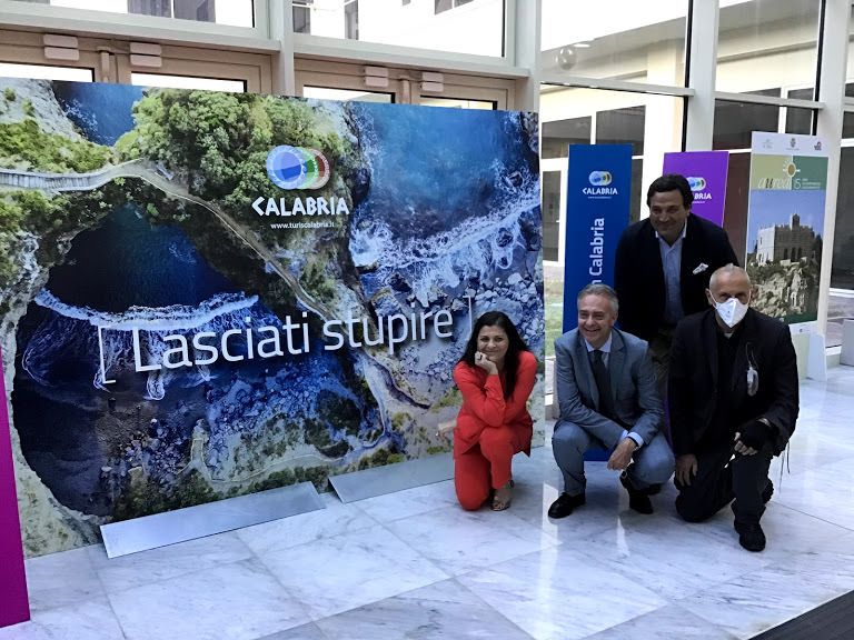 Quattro nuove misure e oltre 56 milioni: cene pagate e voucher ai giovani, così la Regione rilancia il turismo