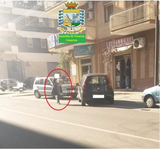 I FURBETTI DEL CARTELLINO | Dipendenti dell'Asp a spasso invece di lavorare