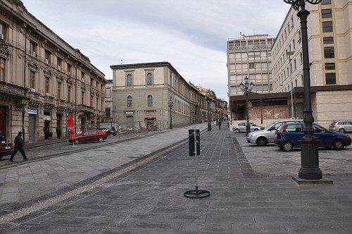 Catanzaro, la politica alza bandiera bianca sul centro storico