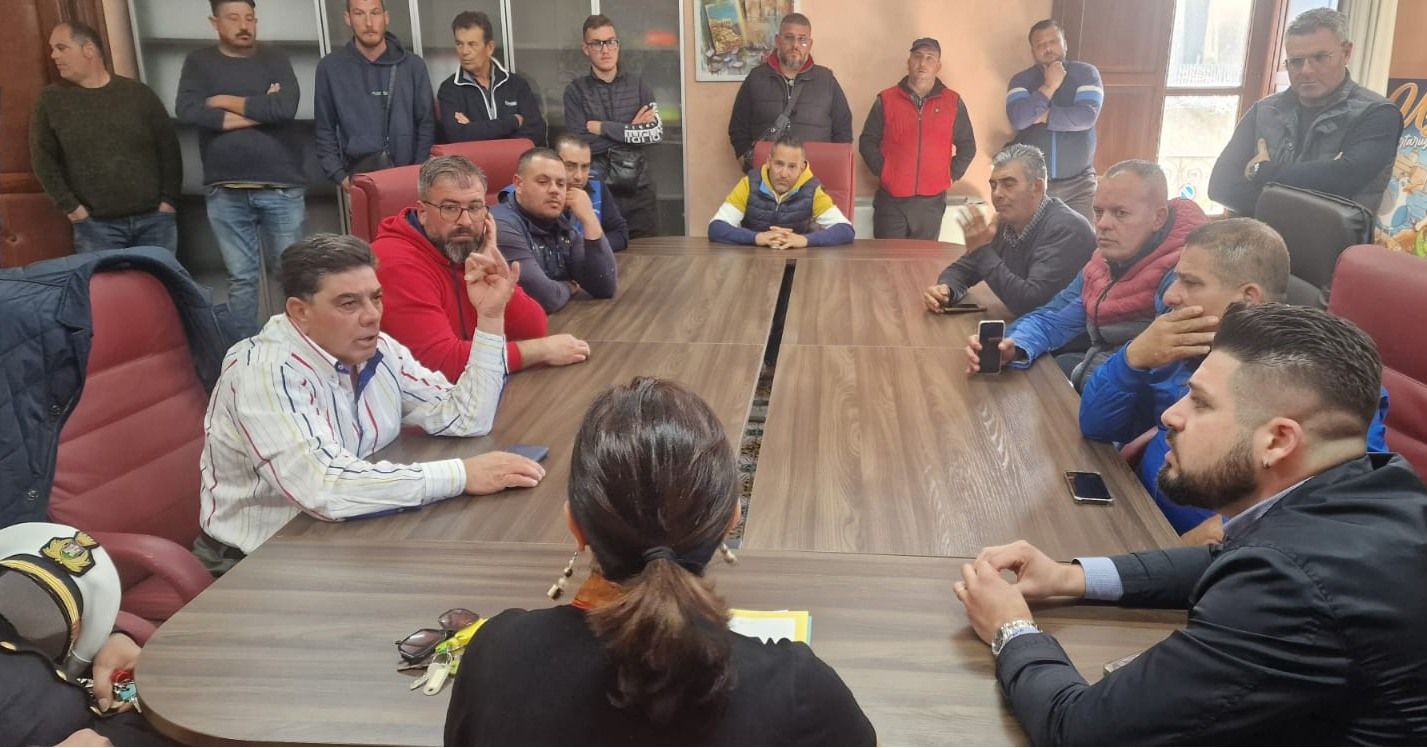 Emergenza idrica, «così non va». Gli agricoltori del crotonese chiudono le attività – FOTO