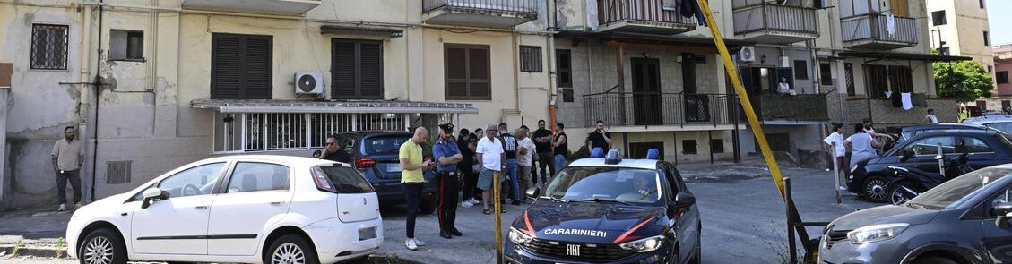 Napoli, 21enne incensurato ucciso davanti casa
