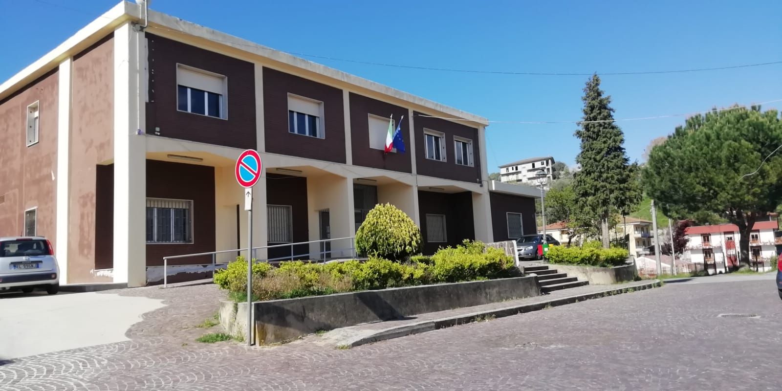 Jonadi, l’ex sindaco Fialà contro Signoretta: «La realtà è ben diversa da quella raccontata sui social»