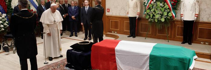 Il Papa omaggia Napolitano: «Servitore della patria»