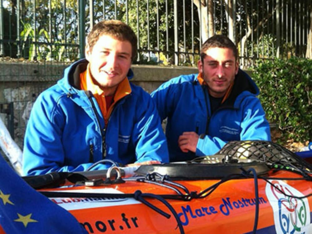 Attraversano il Mediterraneo in kayak e fanno tappa a Crotone