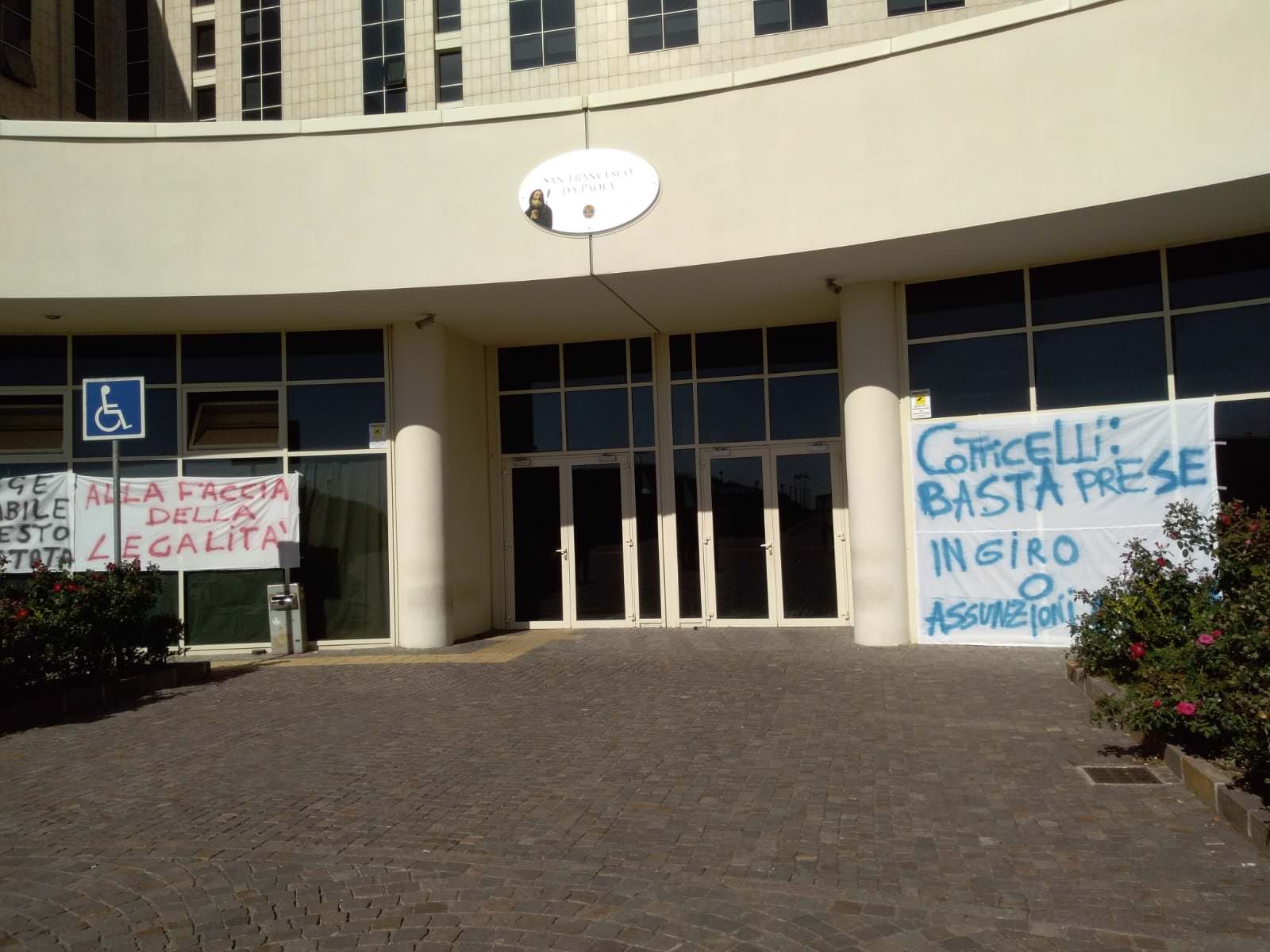 Sanità, sit-in degli idonei (ma mai assunti) alla Cittadella