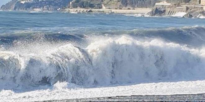 Maltempo, allerta mareggiate in Calabria