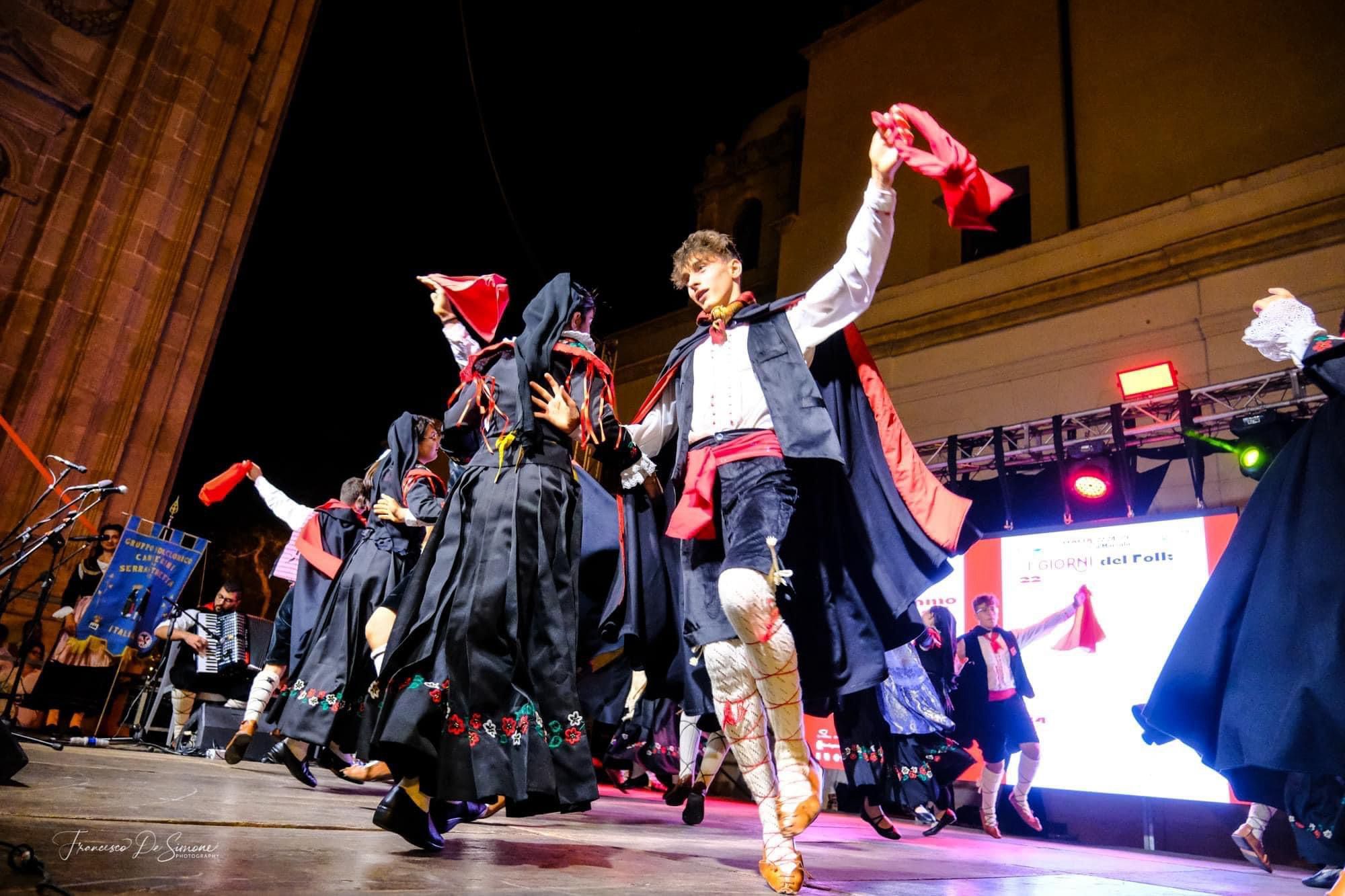 Il paese dove i giovani preferiscono la tarantella a Tik Tok