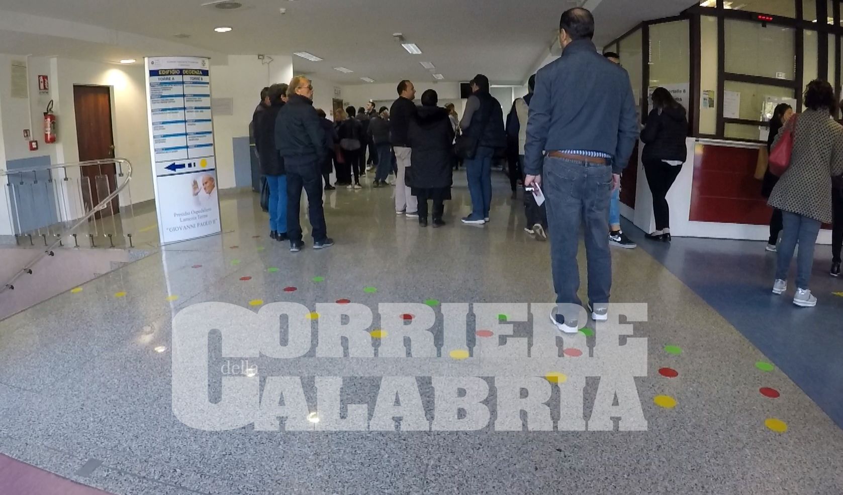 Caos all'ospedale di Lamezia: pazienti in coda per ore per prenotare un esame