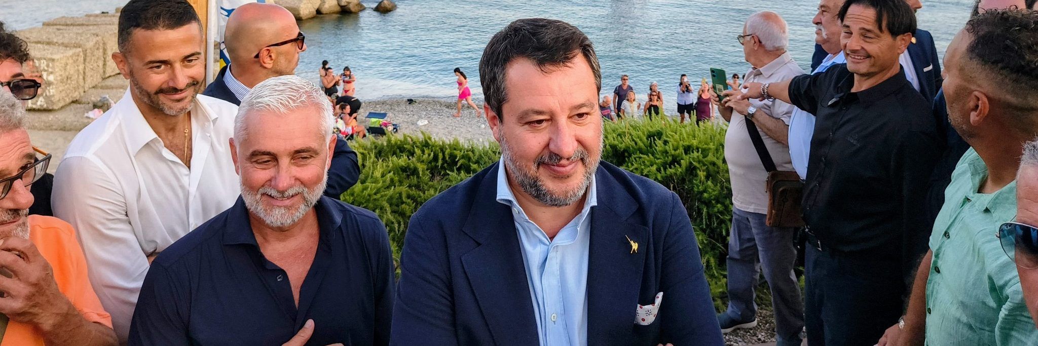 Salvini: lavoro per migliaia di siciliani e calabresi. Protesta dei No Ponte – VIDEO