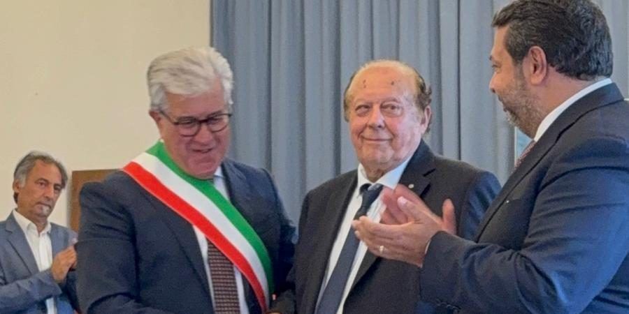 Pippo Caffo cittadino onorario di Santa Venerina: «Qui le mie radici»
