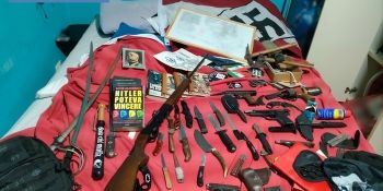 Armi, bandiere con svastiche e libri su Hitler in casa, arrestato