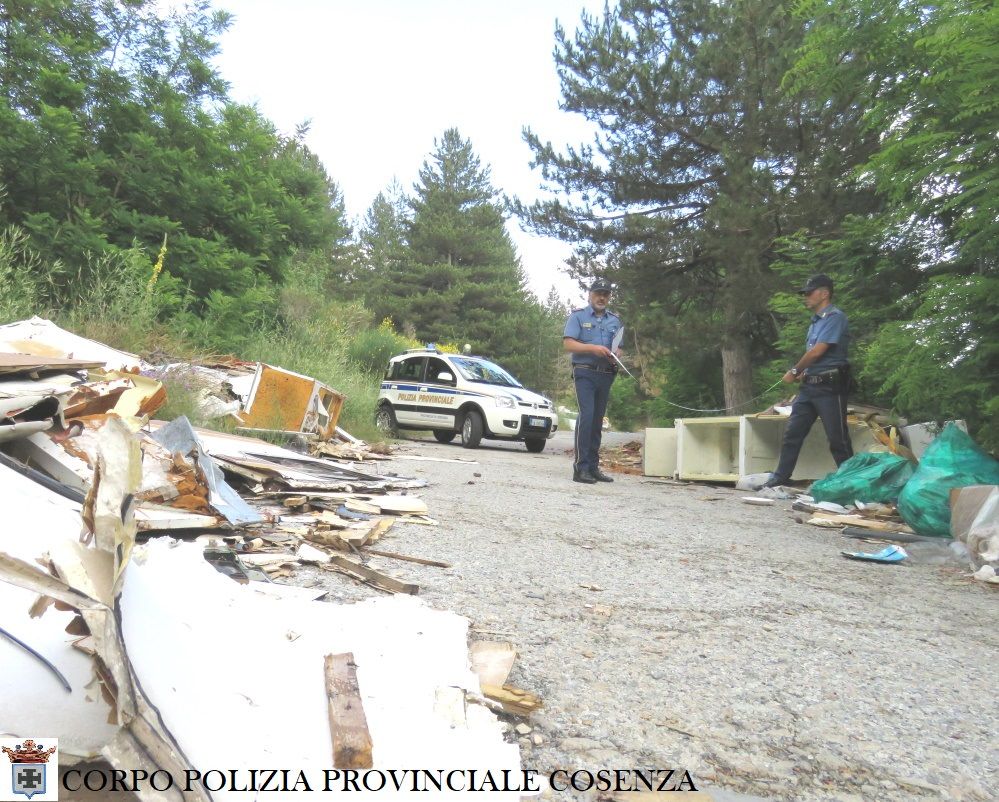 I boschi della Sila trasformati in discarica, individuati i responsabili – FOTO