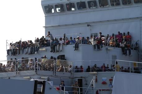 Reggio, arrivati 396 migranti