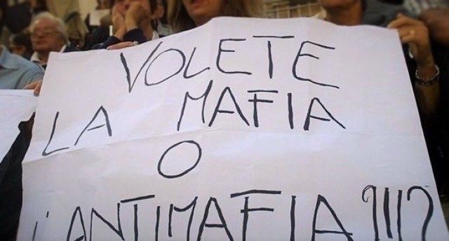«Scomunichiamo (anche) l’antimafia radical chic in cerca di denaro»