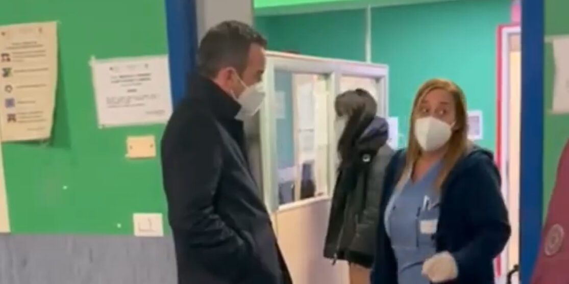 Blitz di Occhiuto al pronto soccorso di Cosenza: «Al lavoro per risolvere i problemi» – VIDEO