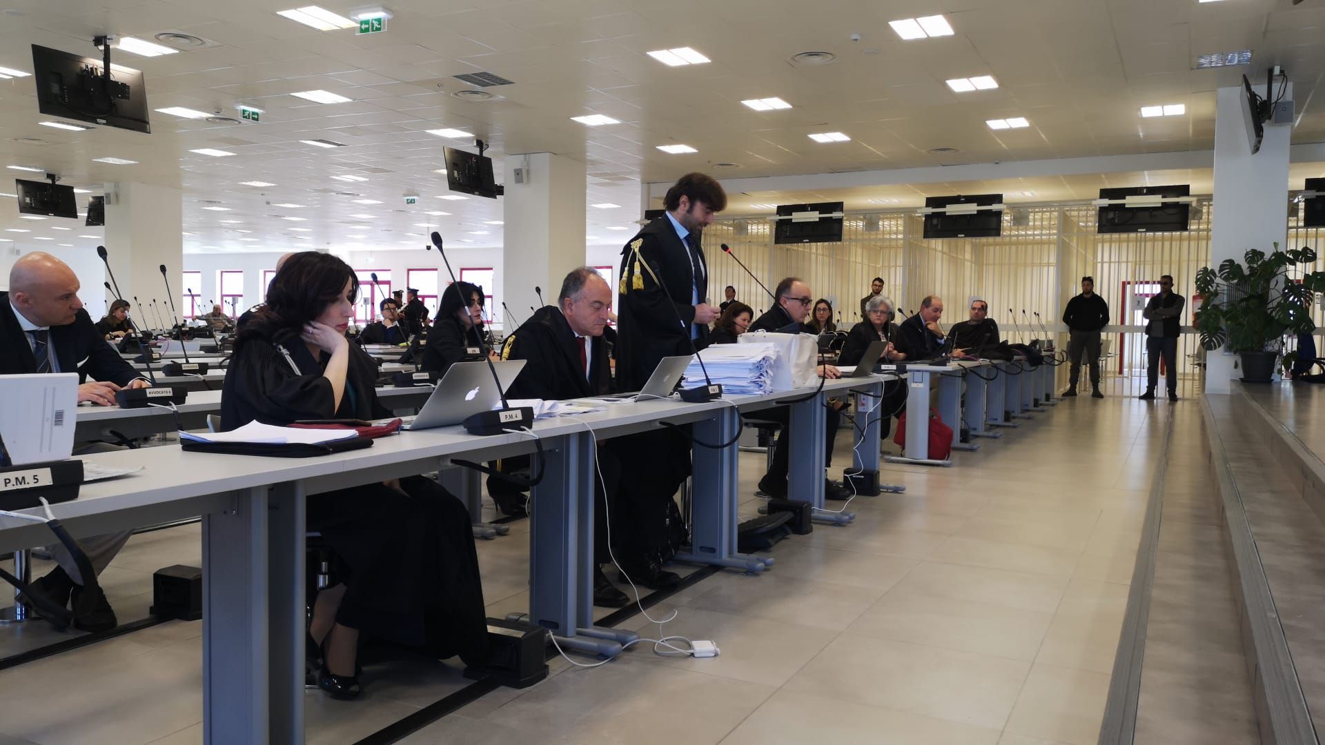 «Il fenomeno mafioso è lungo e unitario». Con la lezione di Falcone inizia la requisitoria di Rinascita – VIDEO