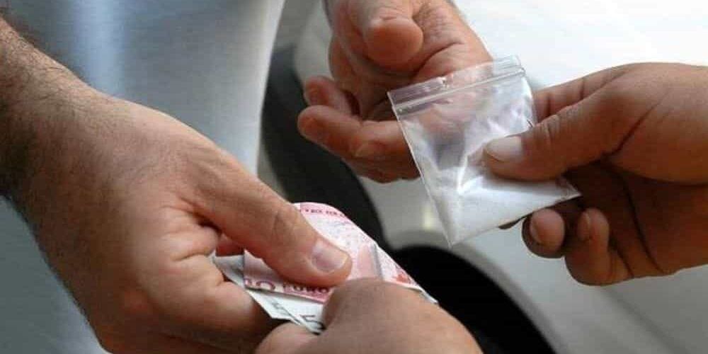 Cosenza, la disperazione del padre di un assuntore. «Se spari mio figlio ti pago un caffè»