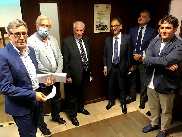 Catanzaro, una targa per ricordare la prima seduta del consiglio regionale