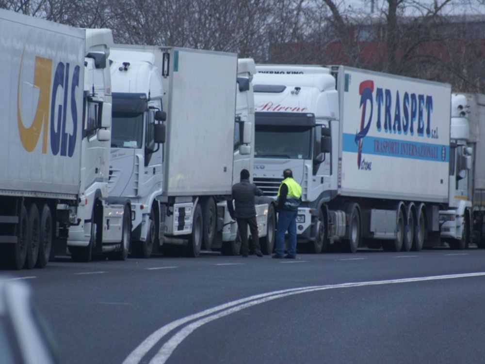 La protesta dei tir blocca la Calabria