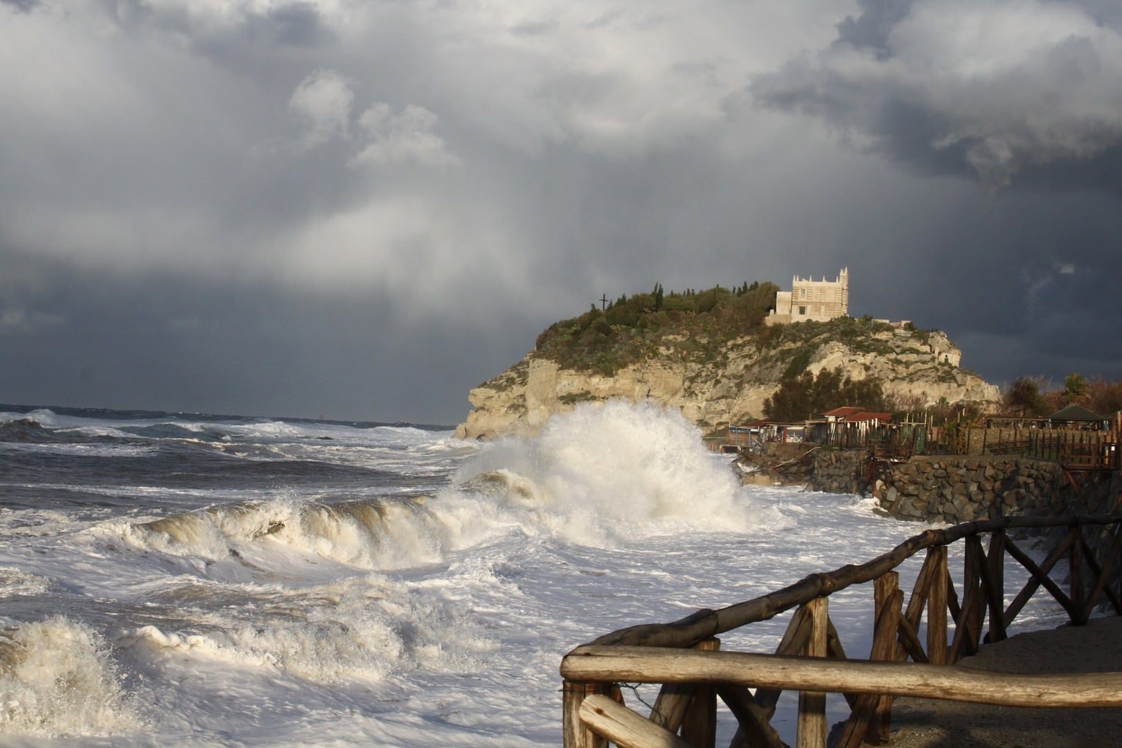 Il maltempo sferza la Calabria. Danni in diverse aree della regione – FOTO E VIDEO