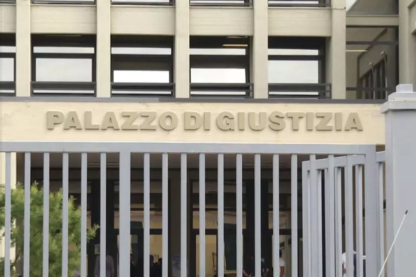 Botulino killer a Diamante, gli indagati salgono a 10