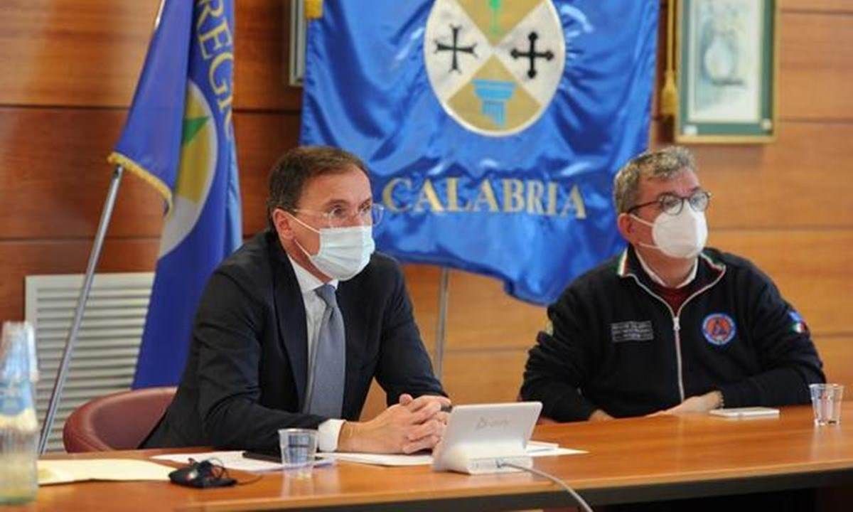 Regionali, il centrodestra si scontra e sconfessa Spirlì. Che chiede “aiuto” a Boccia sul rinvio