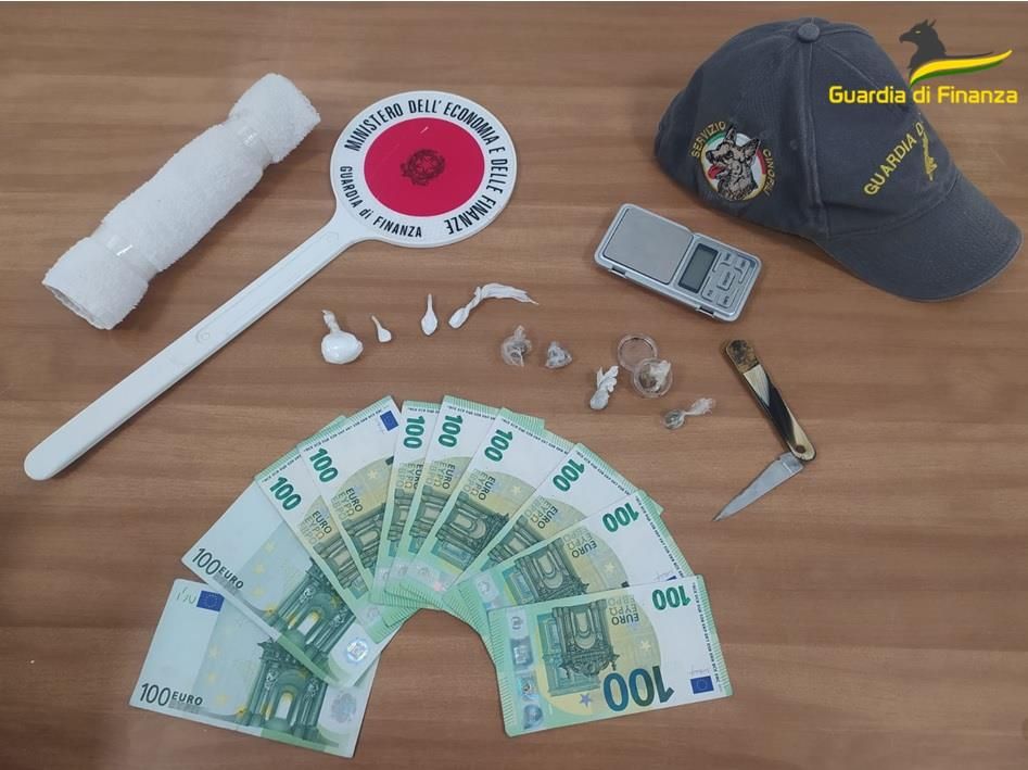 Trovato in possesso di cocaina, hashish e marijuana: un arresto a Cosenza