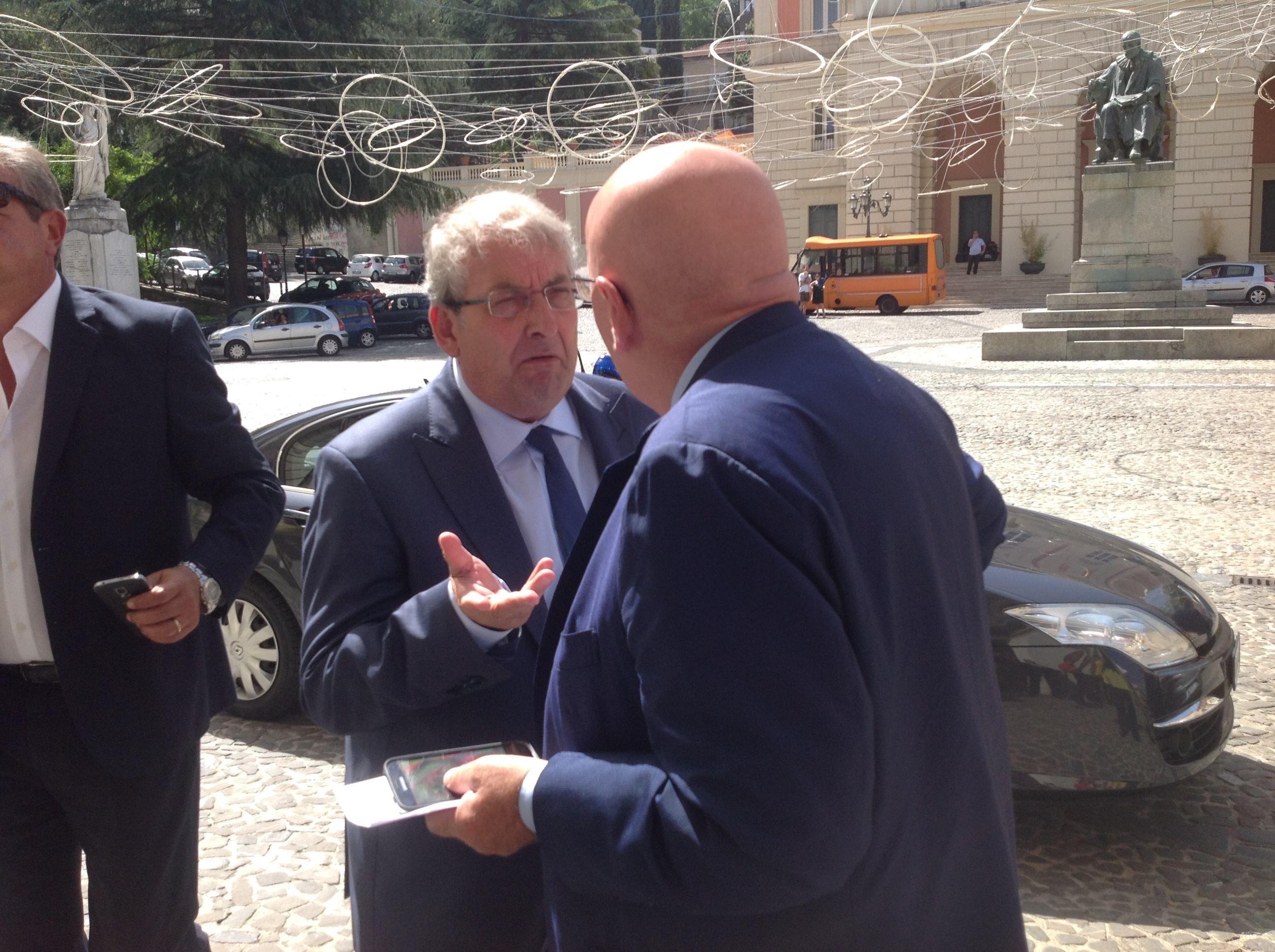 La segreteria dem: «Il Pd sarà al fianco di Oliverio»