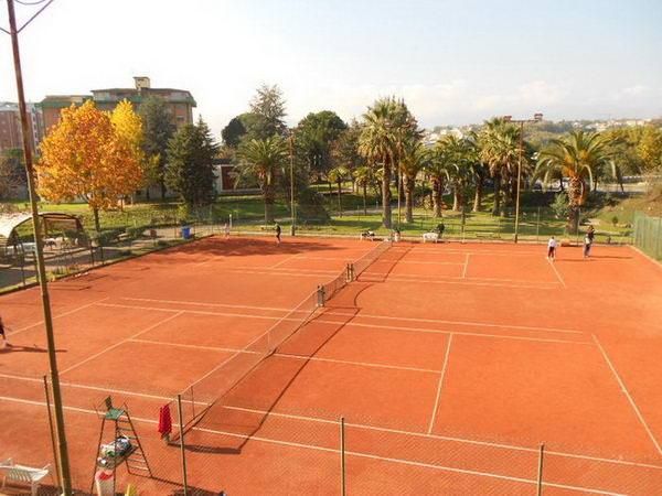 Rende, legittimo il project financig per i campi da tennis