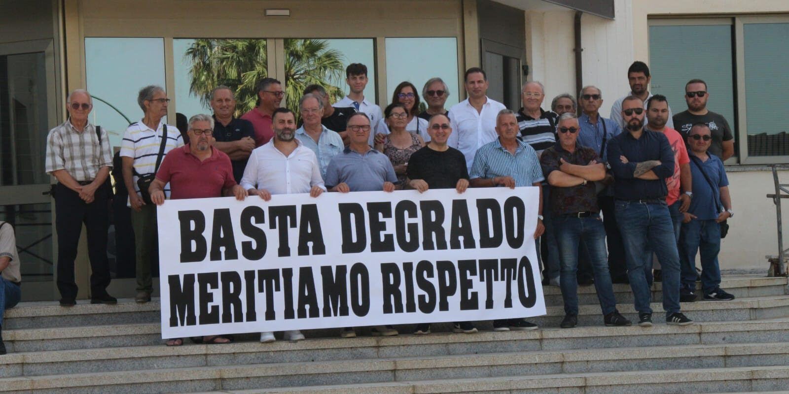 Lamezia, le proteste dei cittadini contro la sporcizia e le promesse del sindaco Mascaro