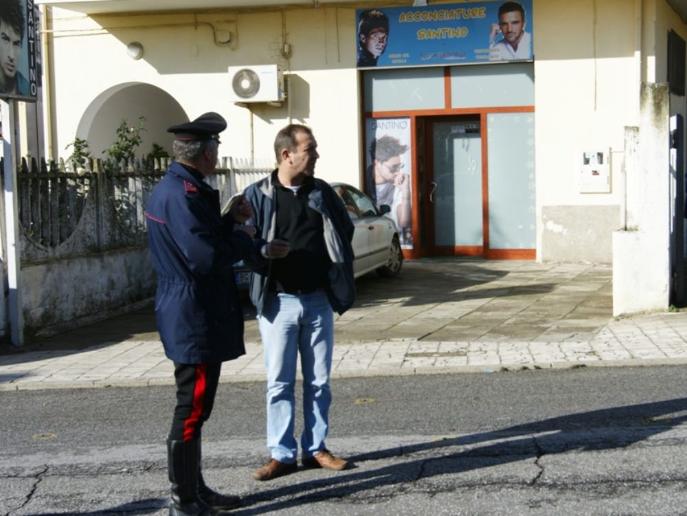 Spari contro una barberia a Capizzaglie