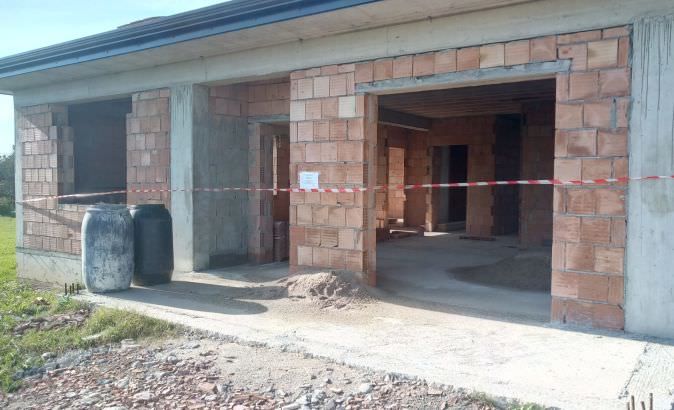 Isola Capo Rizzuto, sequestrata villetta totalmente abusiva