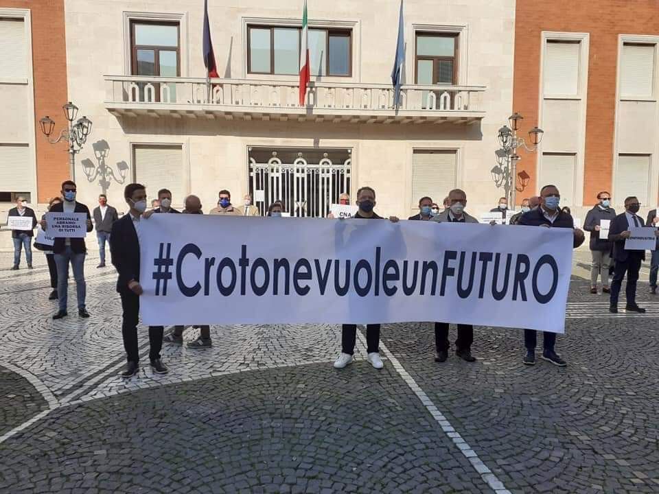 Crotone, un patto per la città: associazioni in piazza