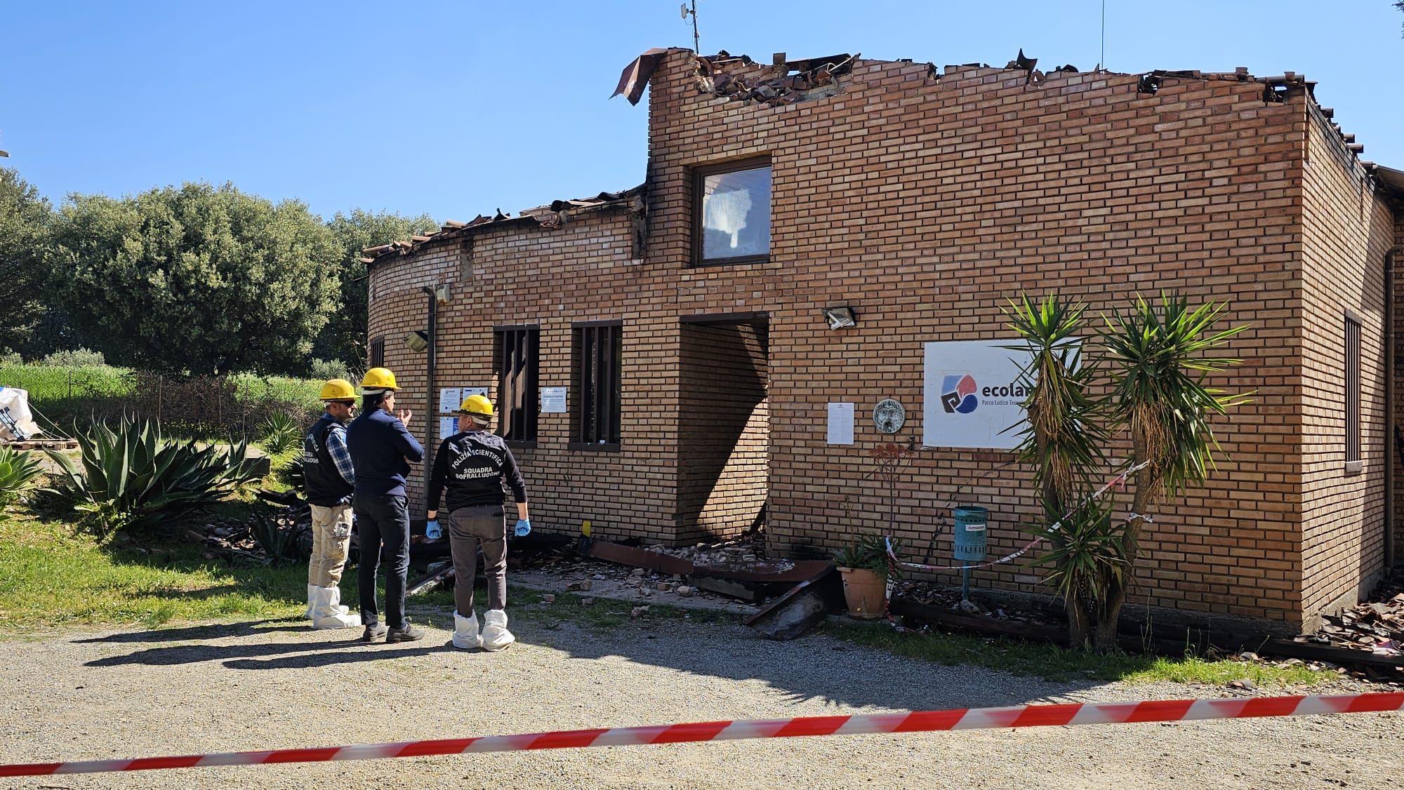 Reggio, al Parco Ecolandia è «vietato calpestare i sogni». Dopo il rogo la mobilitazione