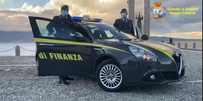 Villa San Giovanni, arrestato un corriere diretto in Sicilia: trasportava sei chili di cocaina