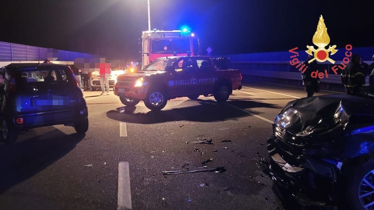 Incidente nel Catanzarese, nell’impatto muore una donna