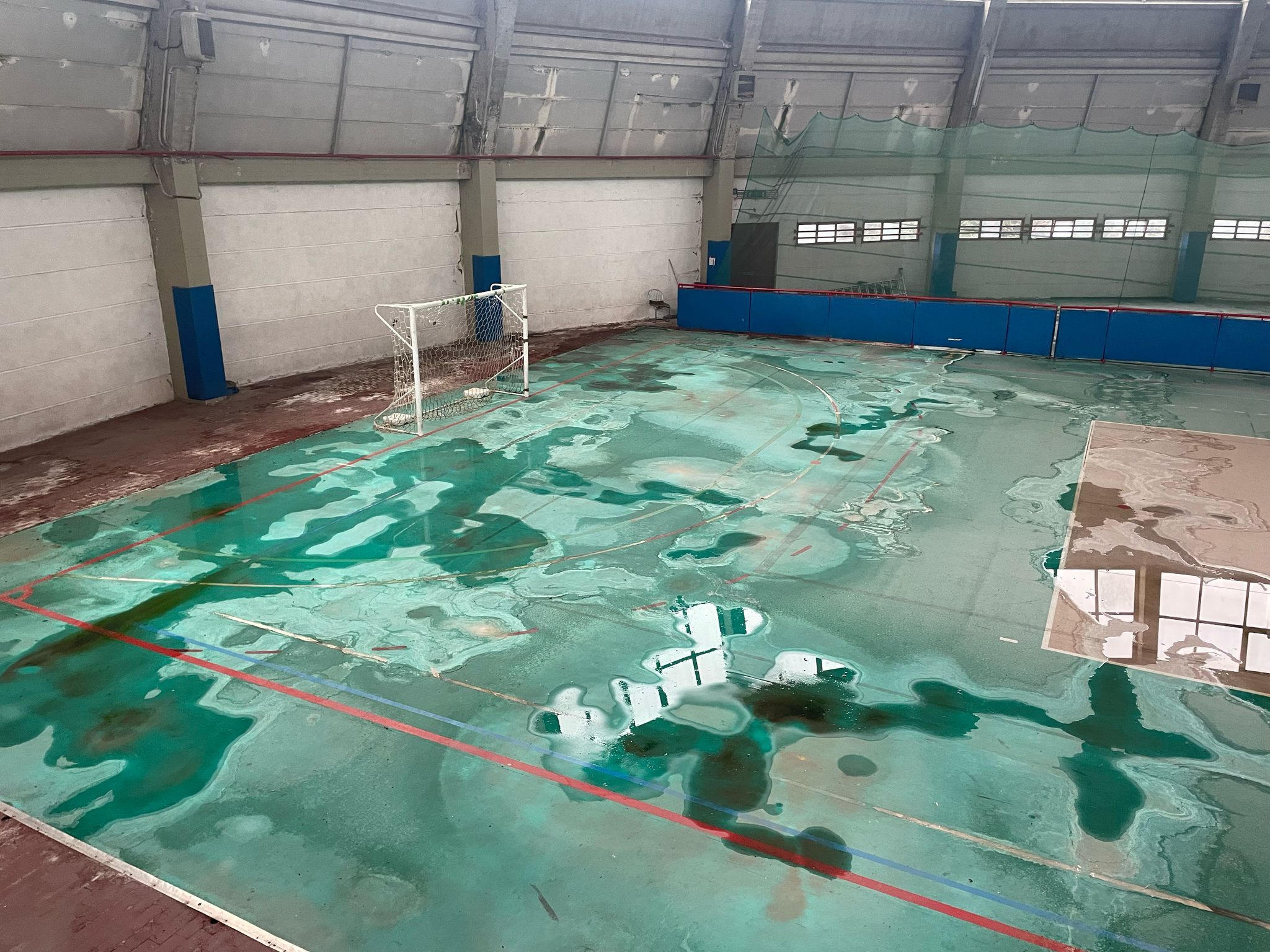 «Casali si riqualifica ma Donnici non resti invisibile». Chiesti interventi urgenti per il palasport dimenticato