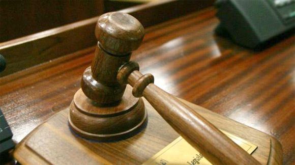 PLINIUS 2 | Pugni in faccia per non farlo partecipare all'asta