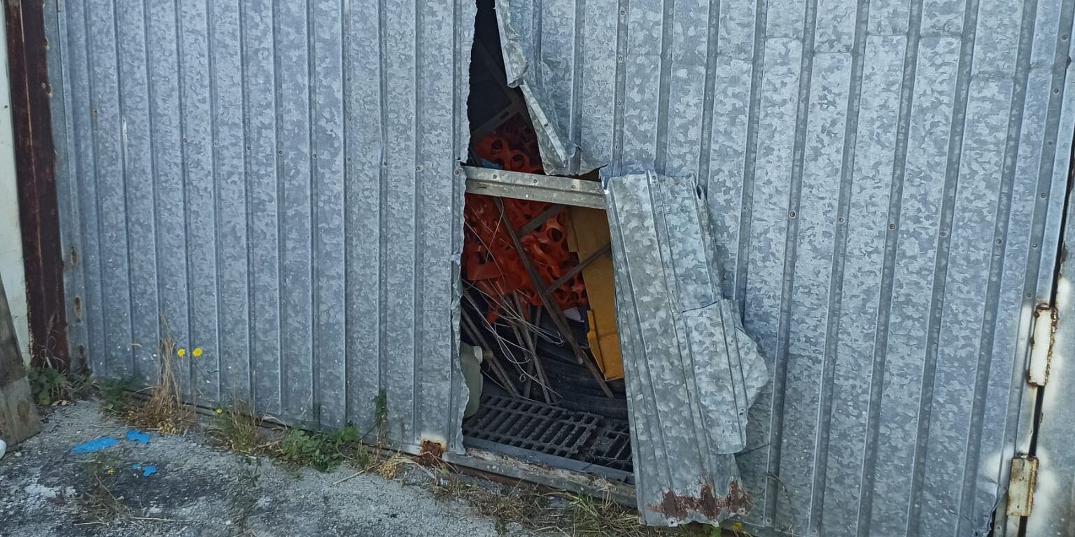 Assalto al deposito comunale di Amantea, sottratti diversi attrezzi da lavoro