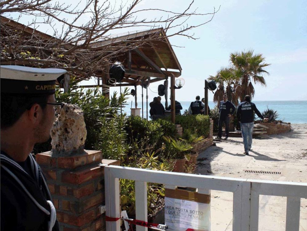 Palazzina abusiva sotto sequestro