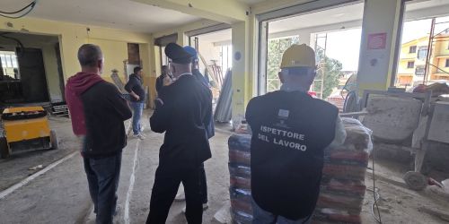 Irregolarità in un cantiere edile a Sellia Marina: sospesi i lavori e sanzioni per 100mila euro