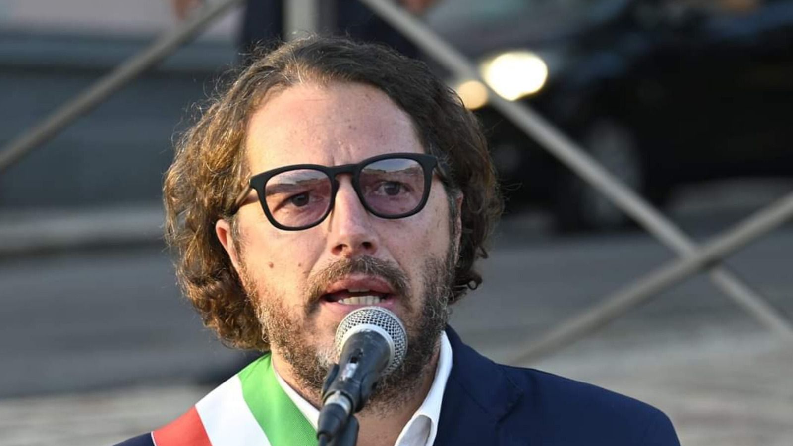 Terremoto politico a Paola. Si dimettono 9 consiglieri, sfiduciato il sindaco Politano: «Delusione, non rabbia»